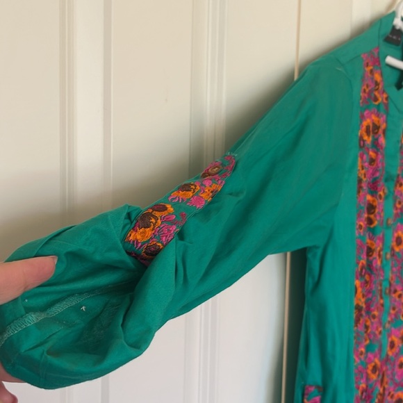 Khaadi Pakistani Indian embroidered kurta. - Picture 4 of 9